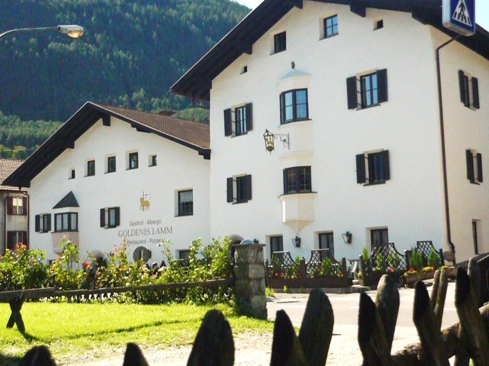 Gasthof Goldenes Lamm Vahrn Екстер'єр фото