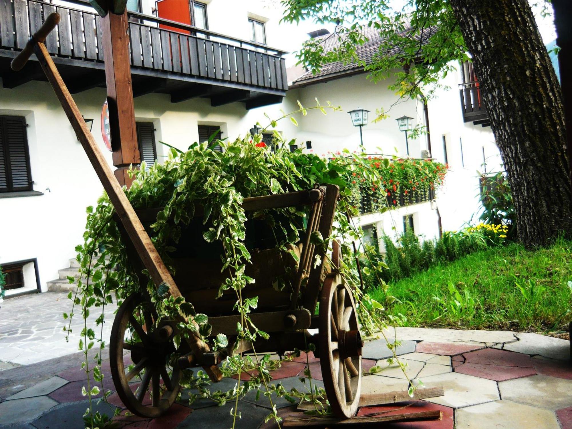 Gasthof Goldenes Lamm Vahrn Екстер'єр фото