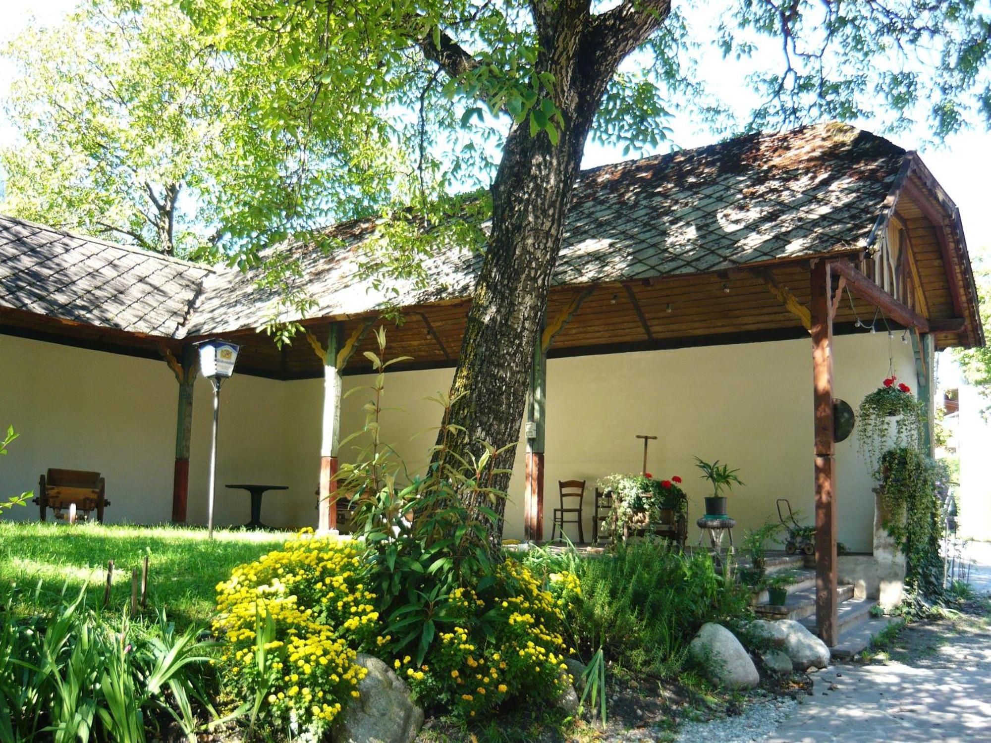 Gasthof Goldenes Lamm Vahrn Екстер'єр фото