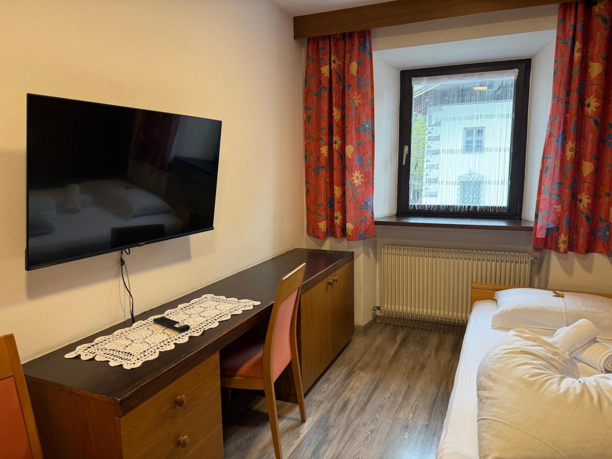 Gasthof Goldenes Lamm Vahrn Екстер'єр фото