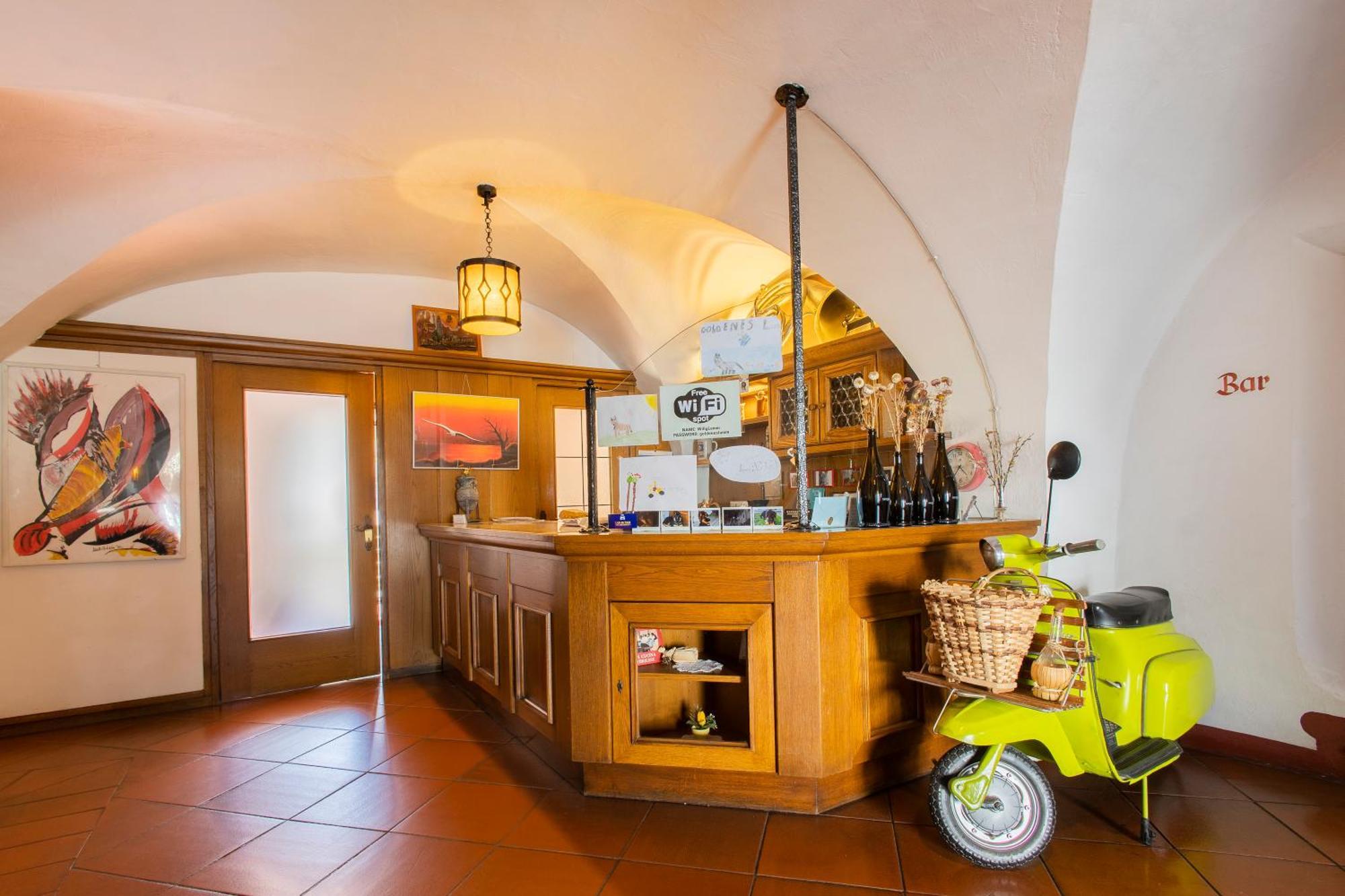 Gasthof Goldenes Lamm Vahrn Екстер'єр фото