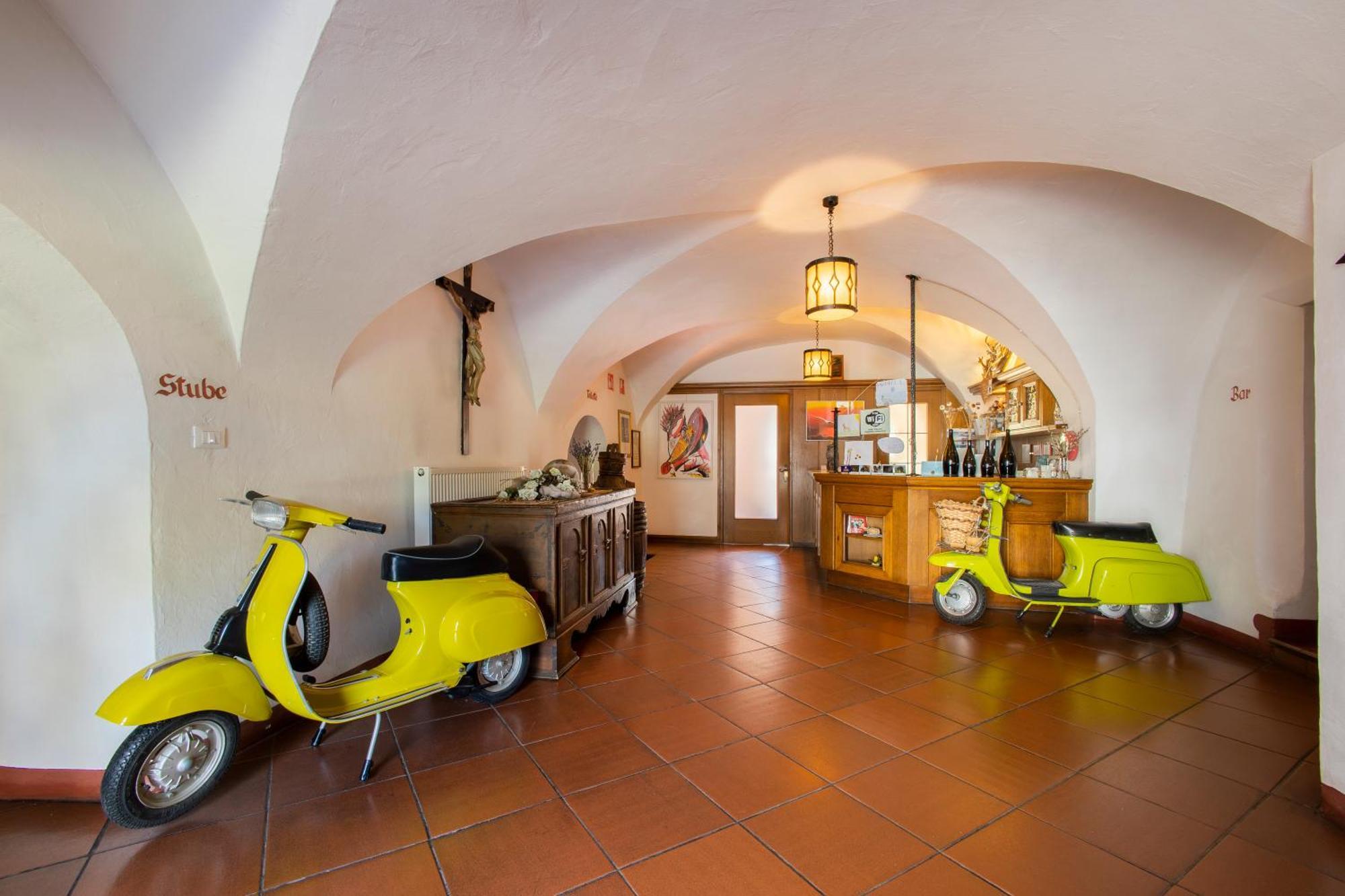 Gasthof Goldenes Lamm Vahrn Екстер'єр фото