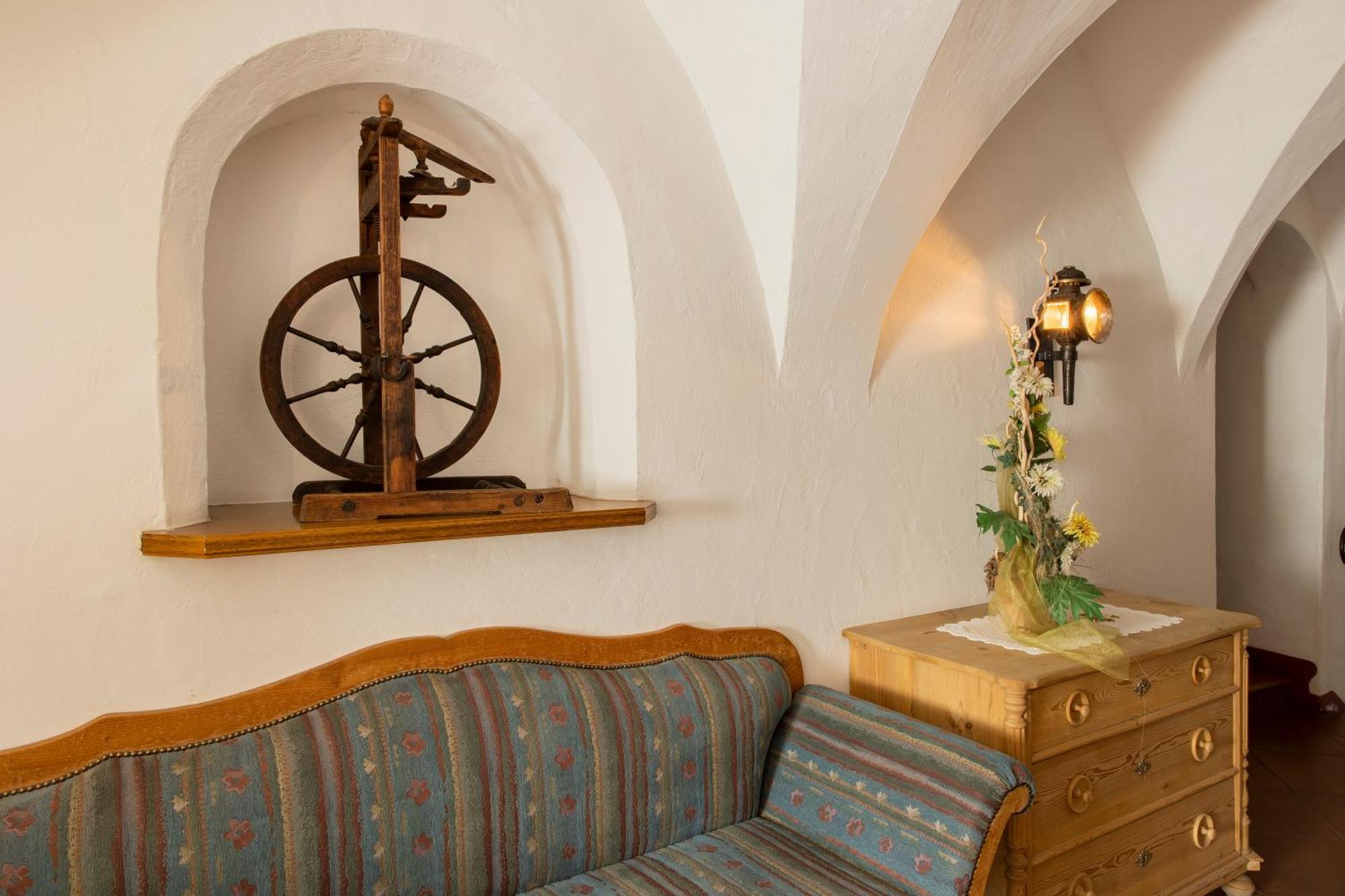 Gasthof Goldenes Lamm Vahrn Екстер'єр фото