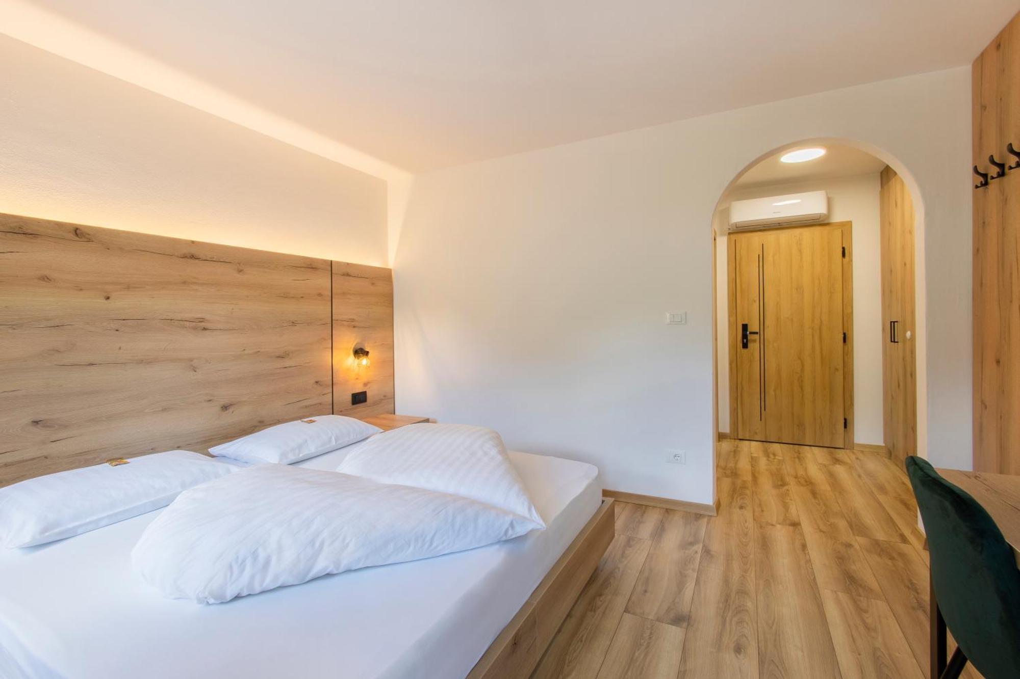 Gasthof Goldenes Lamm Vahrn Екстер'єр фото